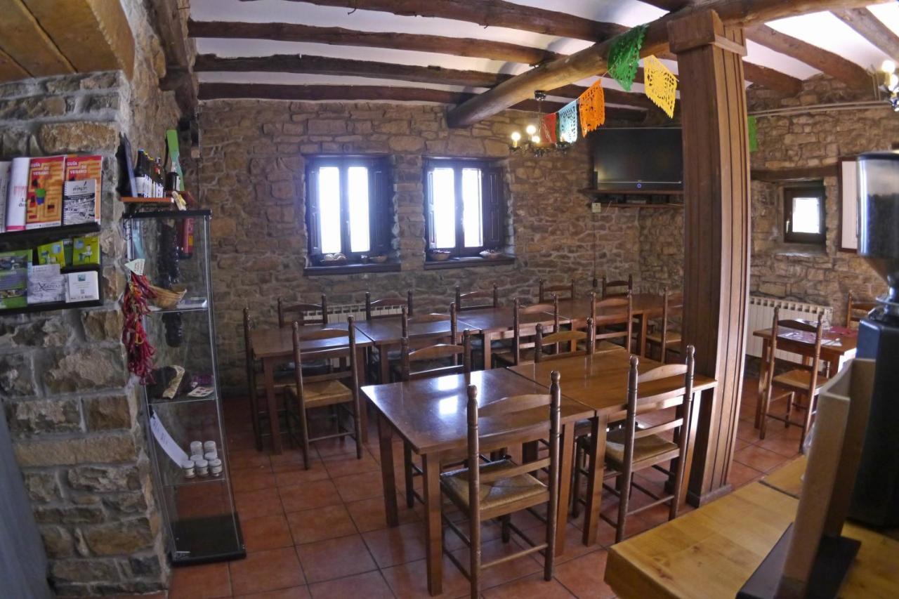 Albergue Restaurante De Artieda Kültér fotó