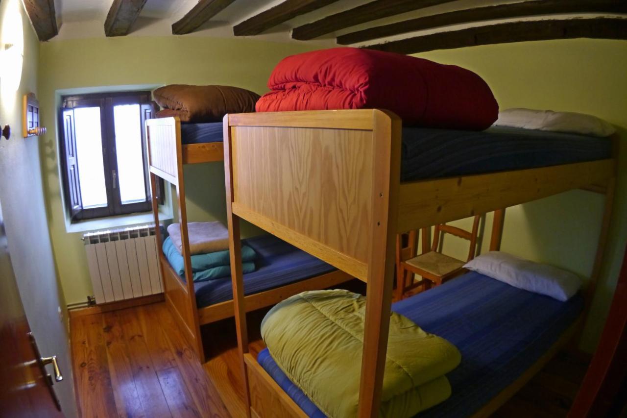 Albergue Restaurante De Artieda Kültér fotó