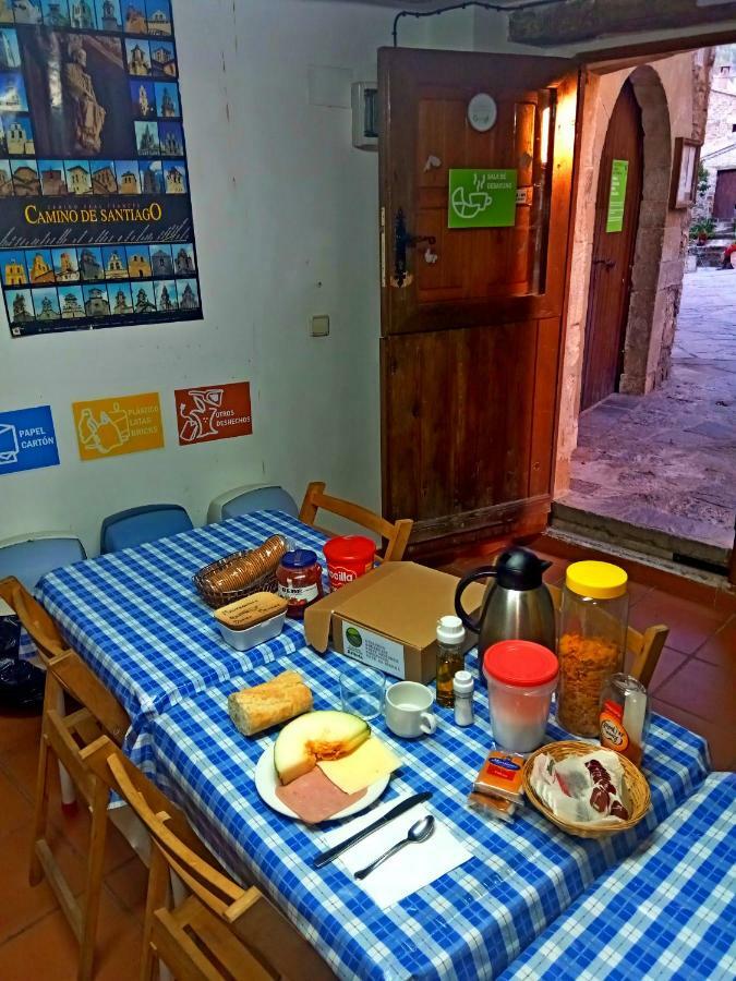 Albergue Restaurante De Artieda Kültér fotó