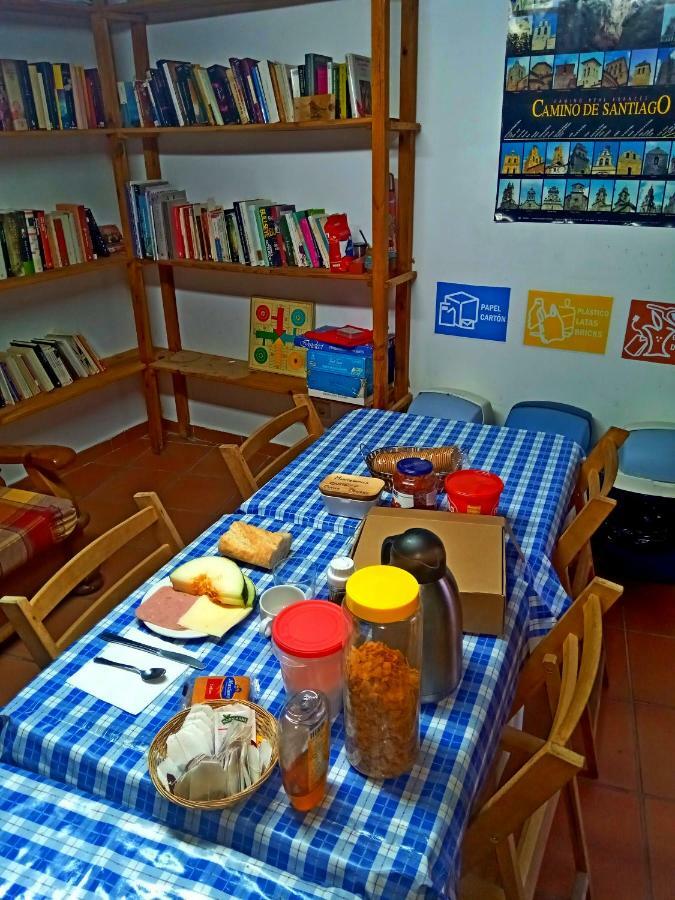 Albergue Restaurante De Artieda Kültér fotó